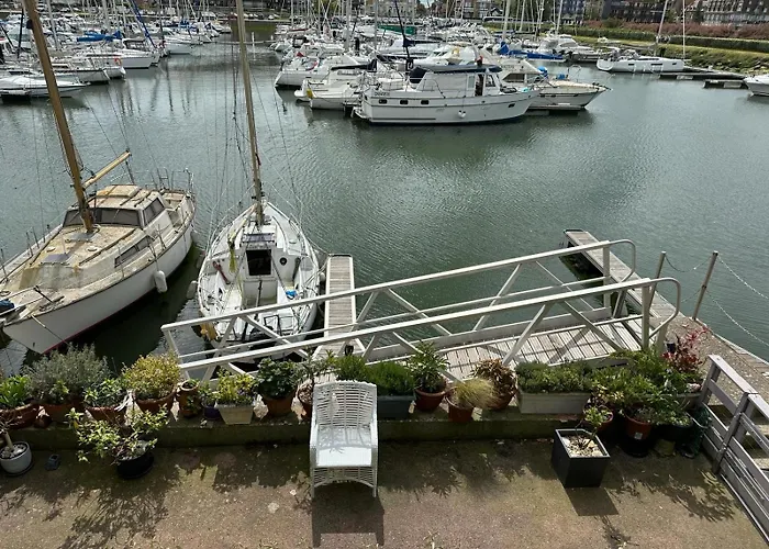 Jetez L\'Ancre A La Marina De Deauville